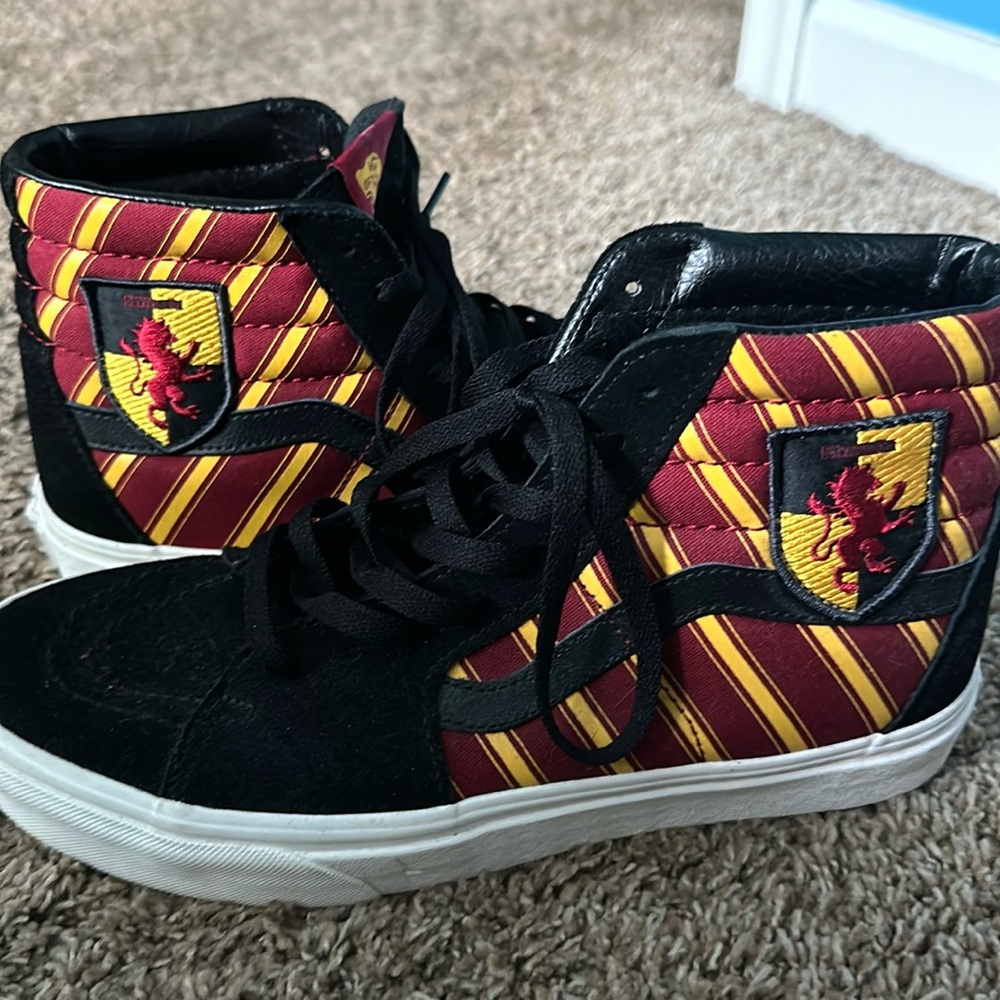 Van x Harry Potter Gryffindor SK8 High shoes. Sz 9.5 barely worn. Black/burgundy